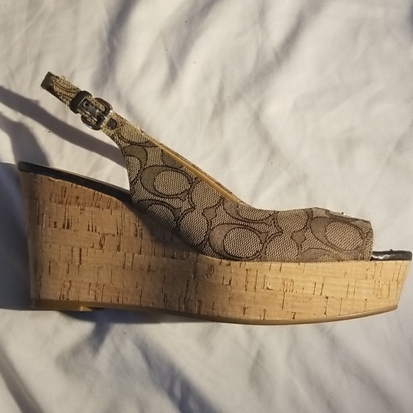 Coach Tan wedges - Picture 4 of 4